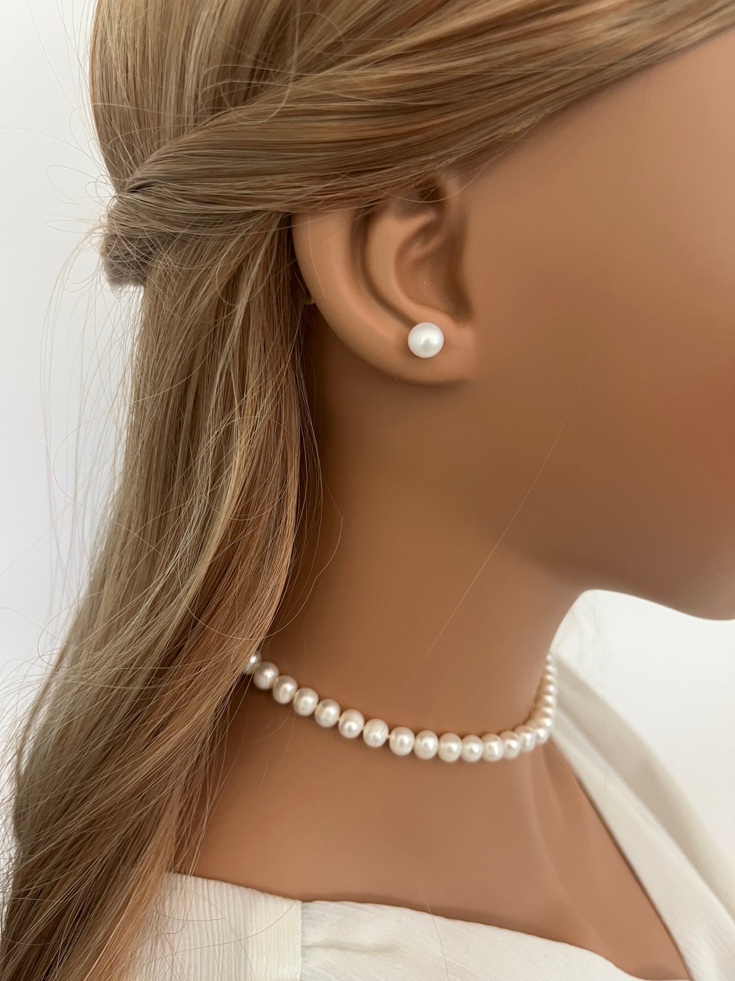 Classic Pearl Necklace