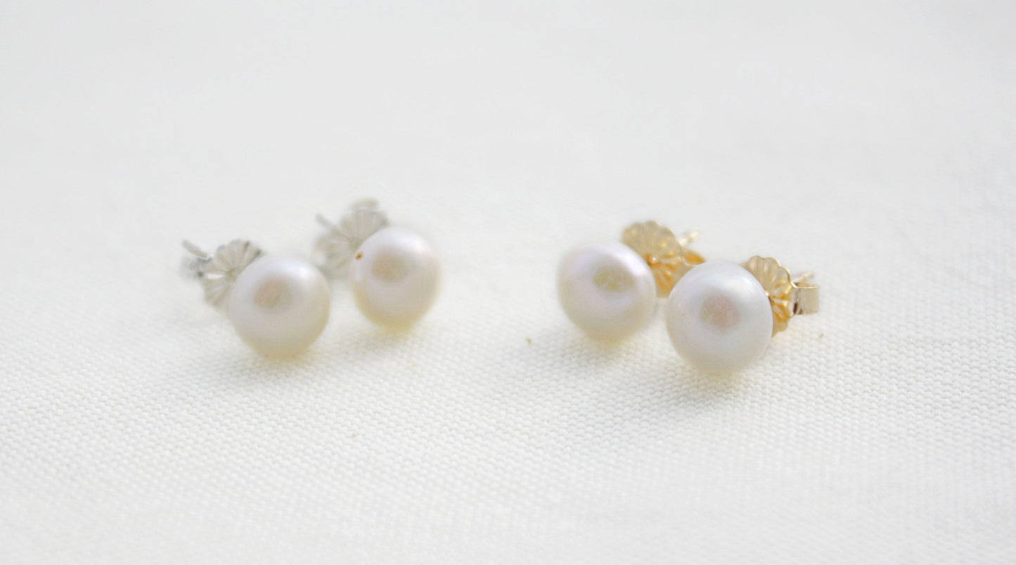 Classic Freshwater Pearl Studs