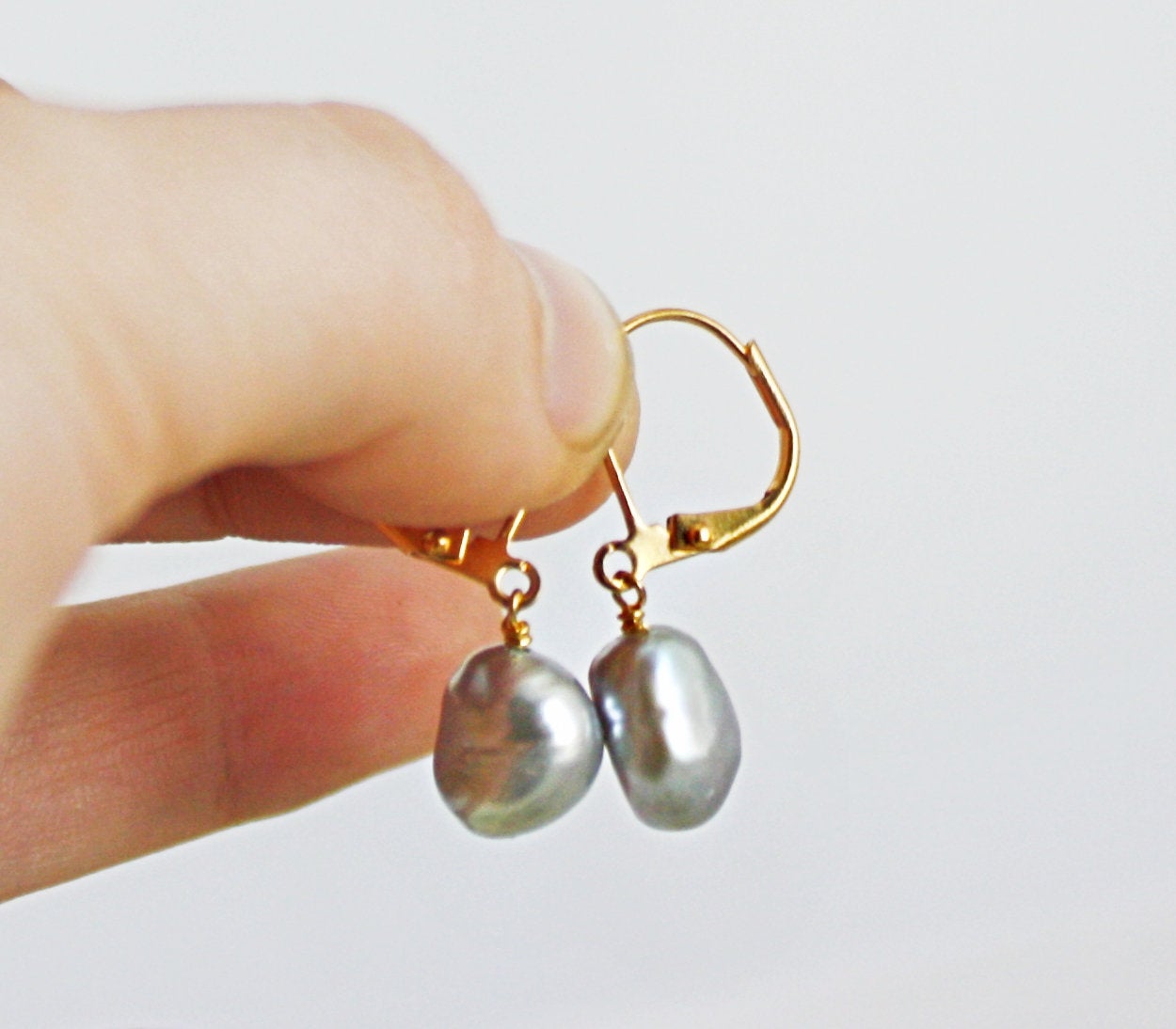 Cirrus Gray Pearl Drop Earrings