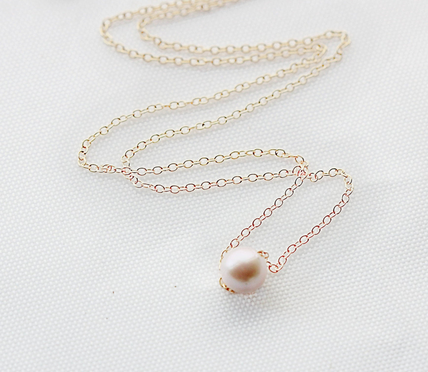 Single pearl with chain