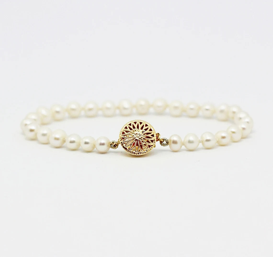 Classic Pearl Bracelet