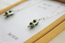 Load image into Gallery viewer, Niece and Aunt Necklace Set, Birthday Gift for Niece, Jewelry for Niece, Gift from Aunt
